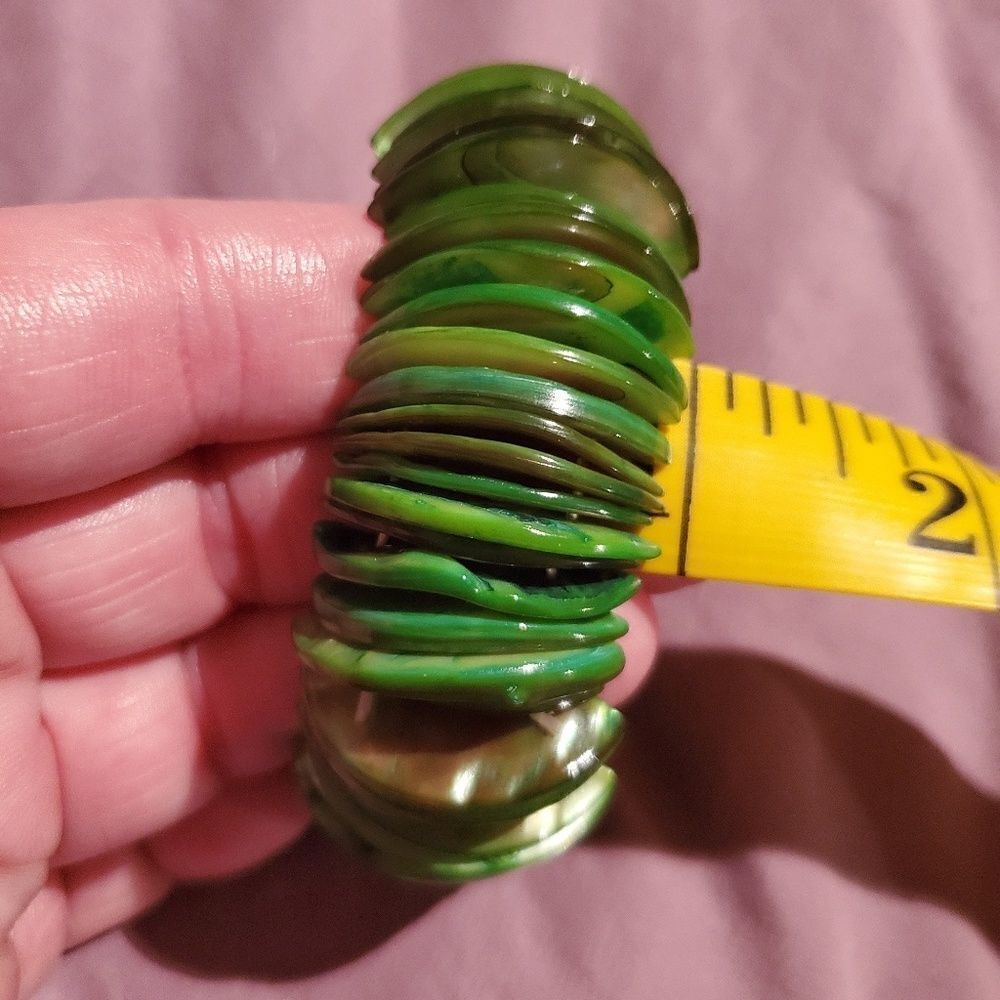 Green Shell Bracelet  - Picture 3 of 6